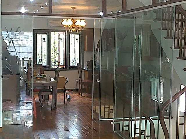 cửa kính thủy lực
