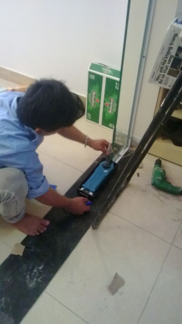 Sửa chữa cửa kính thủy lực tại quận Hoàn Kiếm