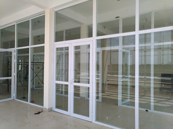 Vách ngăn phòng nhôm kính đẹp có những loại nào?