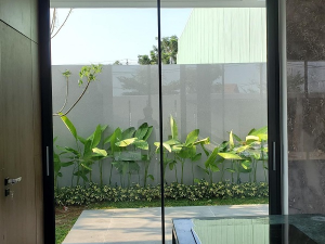 Cửa nhôm Slim có tính thẩm mỹ rất cao thường được sử dụng trong nhiều công trình nội thất.